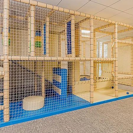 Apartment Vacationclub - Port 319 *